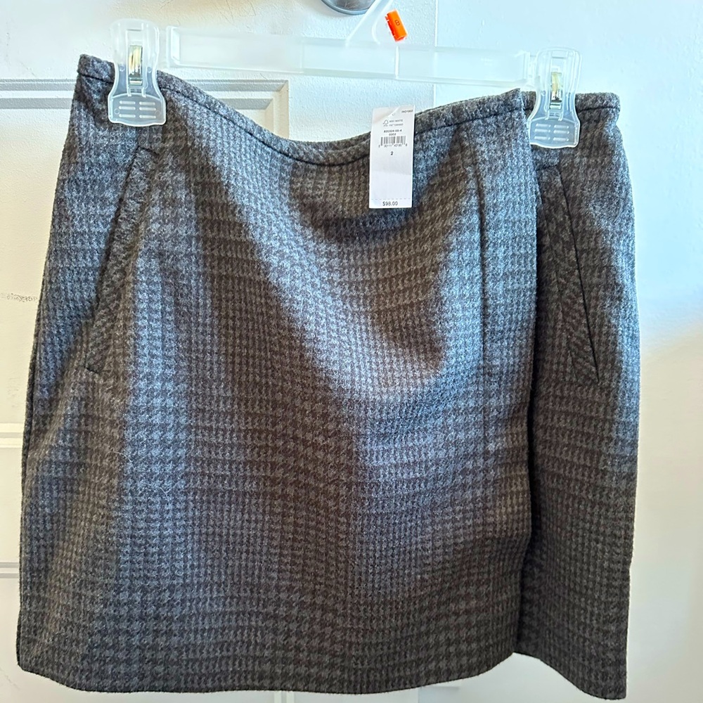 Banana Republic Skirt size 2 (made bigger) black & grey